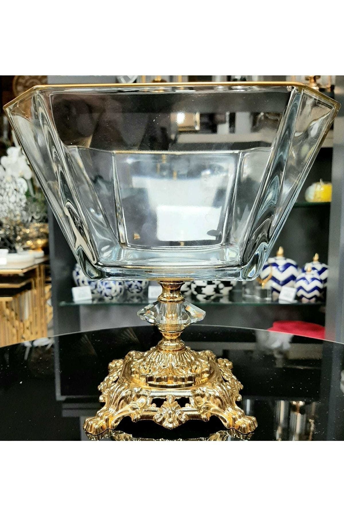 Avangard Döküm Ayaklı Yaldızlı Köşeli Kare Salata Kasesi Sunumluk