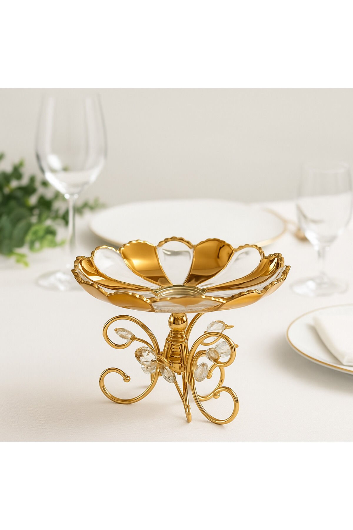 Lüks Altın Ayaklı Kristal Cam Sunumluk | Servis ve Pasta Tabağı | Şık Sofra ve Dekoratif Sunum