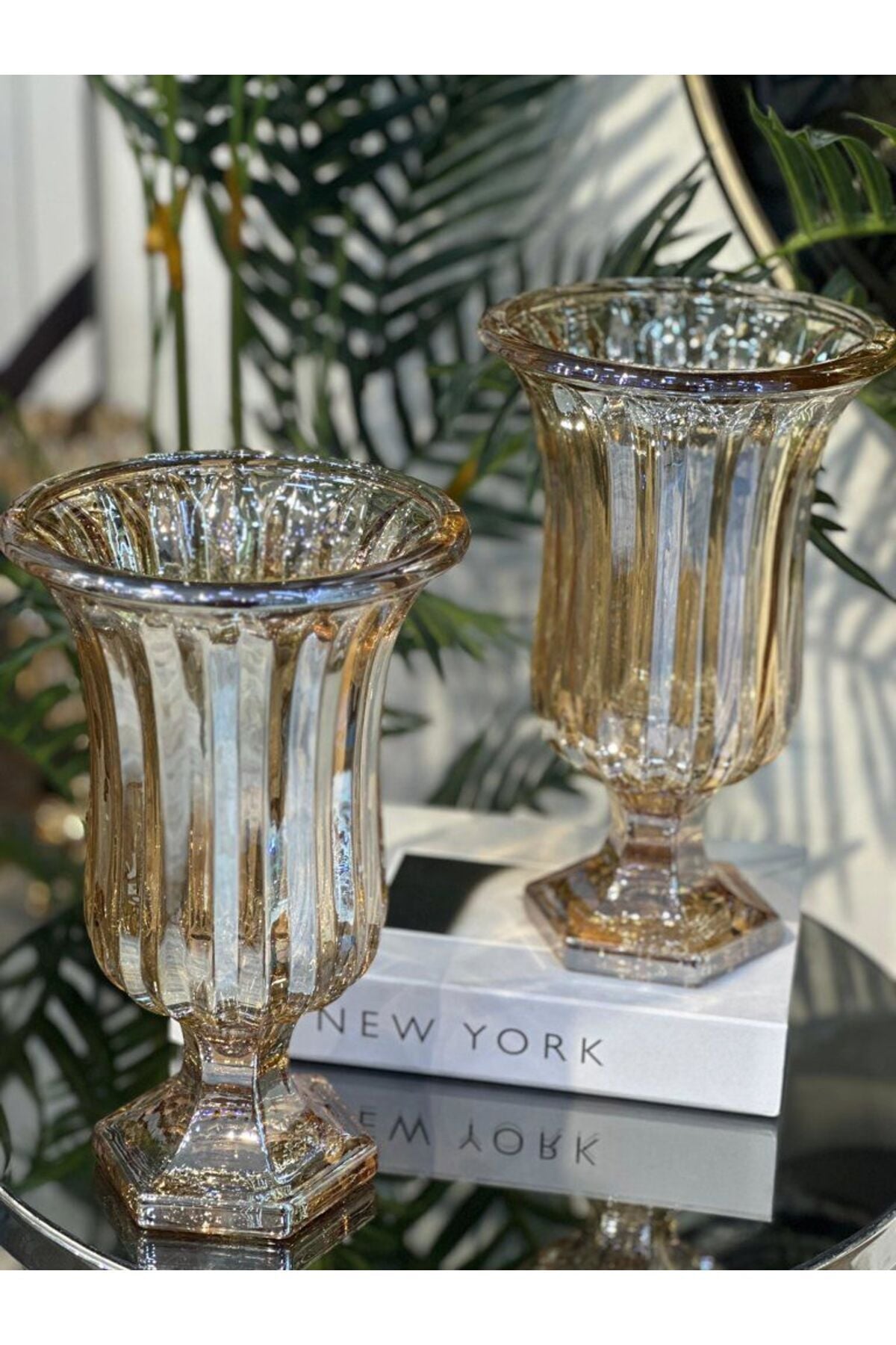 Lüks Füme & Gold Cam Dekoratif Vazo – Modern Masa Üstü Ev Aksesuarı