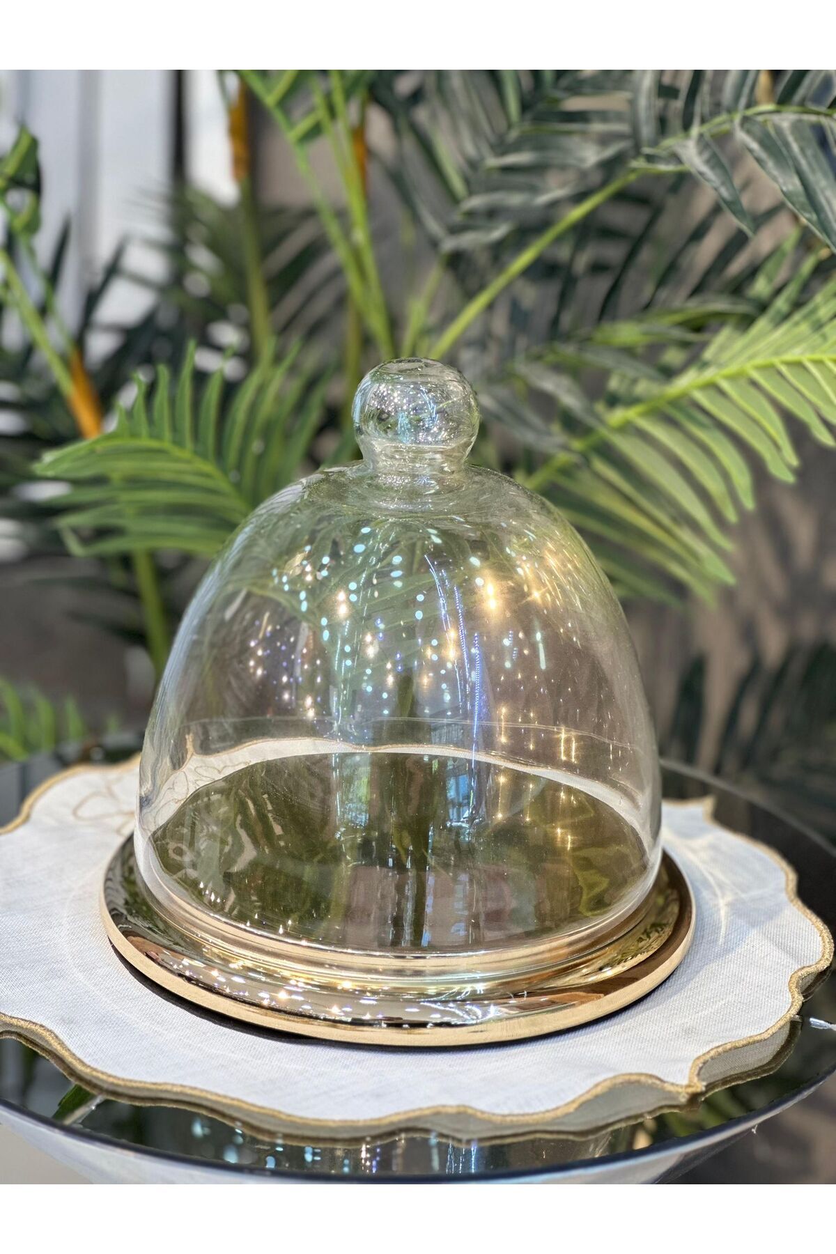 Gold Cam Fanuslu Sunum Tabağı – Lüks Servis ve Dekoratif İkramlık Modern ve Şık Servislik