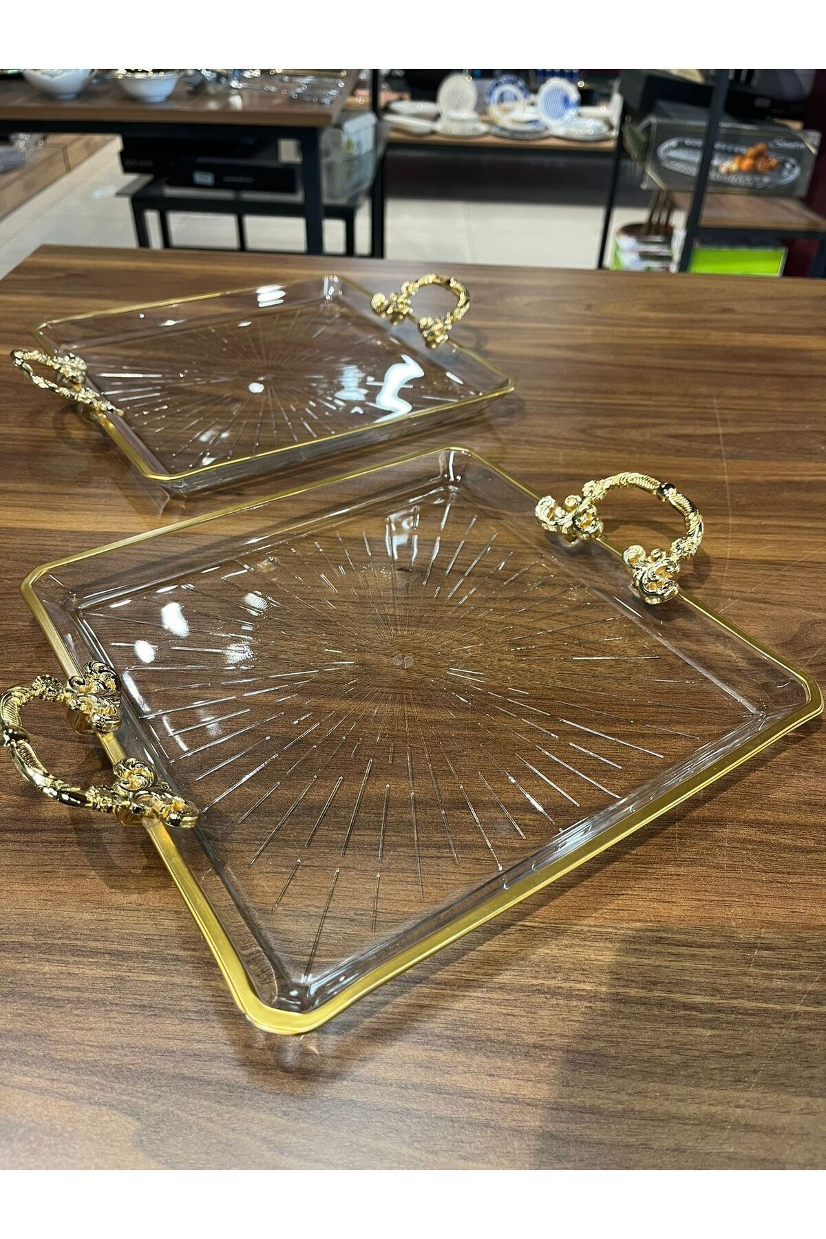 KULPLU  MADLEN SUNUM  SERVİS TABAĞI Şeffaf