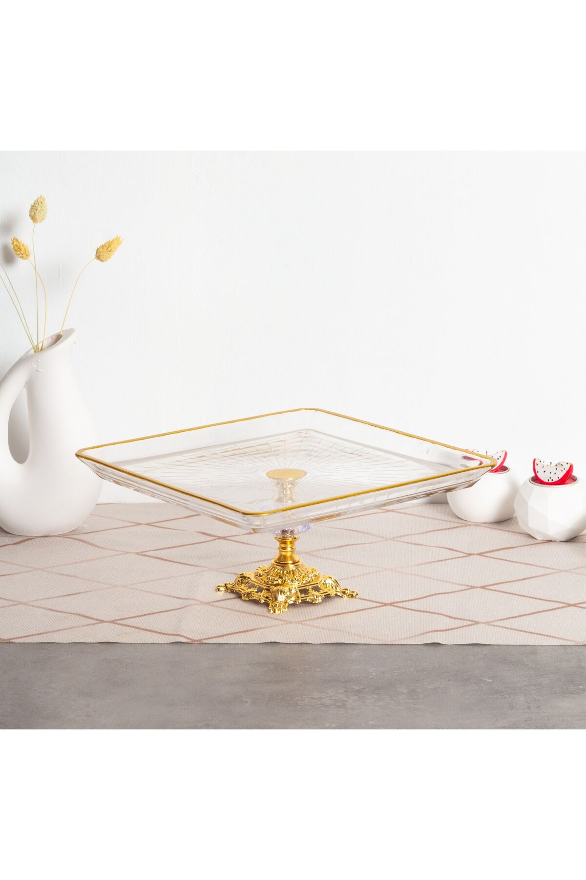 Paşabahçe Kristal Metal Ayaklı Yaldızlı Kare Pasta Sunumluk | Özel Desenli Servis Standı Gold