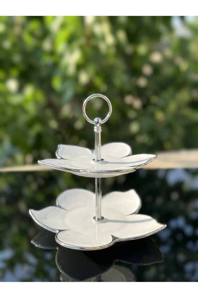 Lüx Gümüş Yaldızlı Porselen İkram Seti | Tepsili, 2’li Kahve Fincanı ve Katlı Kurabiyelik, Nişan Söz Gümüş