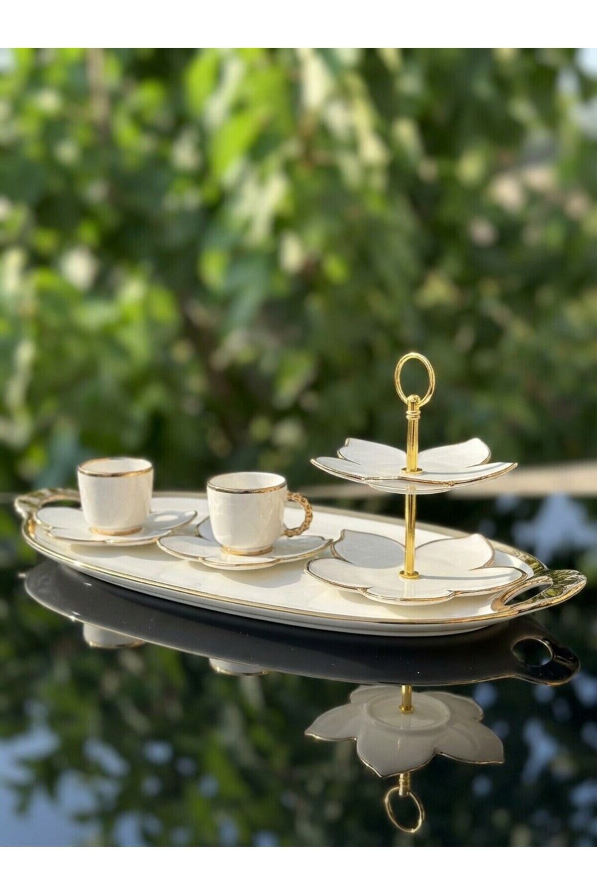Lüx Gümüş Yaldızlı Porselen İkram Seti | Tepsili, 2’li Kahve Fincanı ve Katlı Kurabiyelik, Nişan Söz Altın