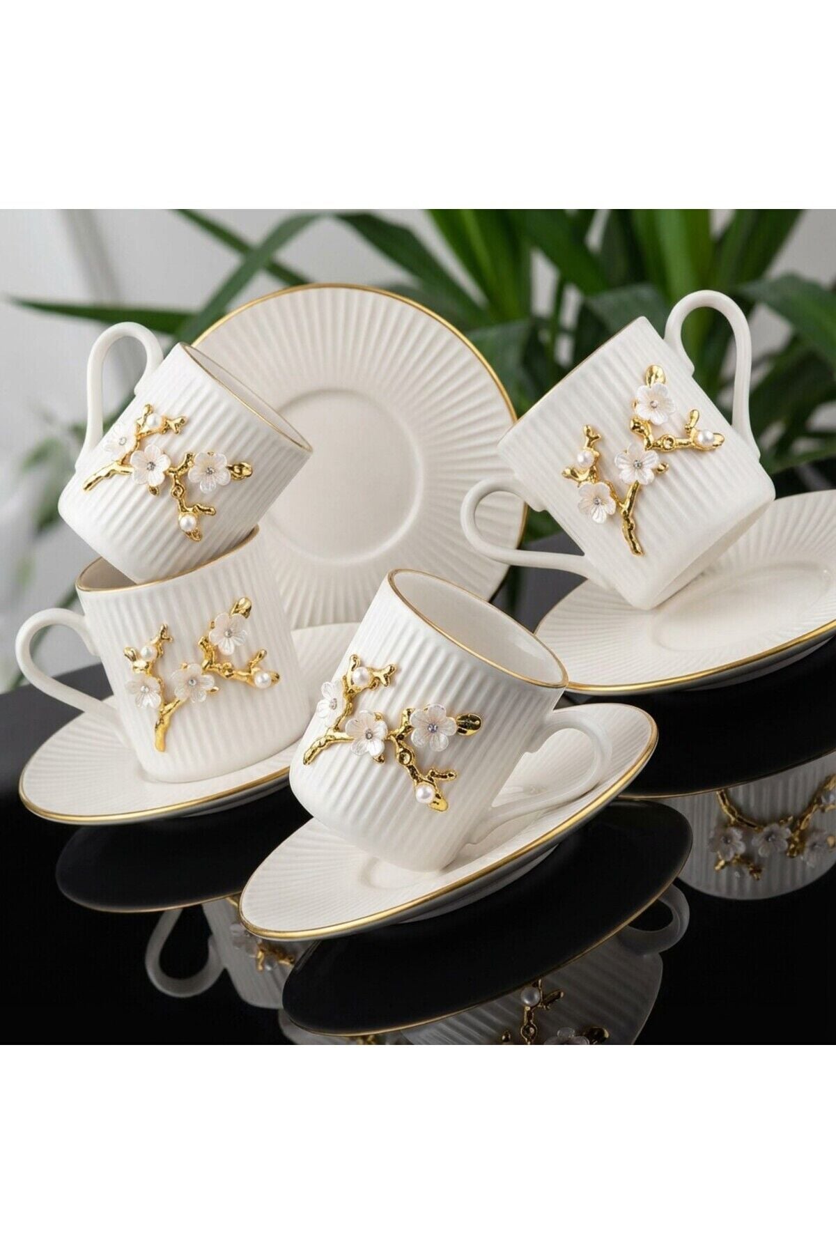 Flora Luxe Serisi Altın Yaldızlı Porselen Kahve Fincanı & Tabağı – Çiçek ve Kelebek Detaylı 4 Model Çizgili Çiçekli
