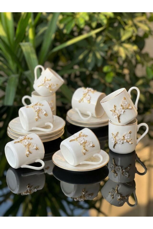 Flora Luxe Serisi Altın Yaldızlı Porselen Kahve Fincanı & Tabağı – Çiçek ve Kelebek Detaylı 4 Model Düz Çiçekli