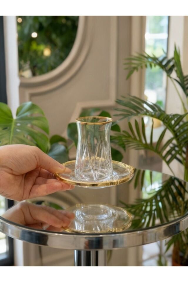 12 Parça 6 Kişilik Gold Metal Çerçeveli Çay Seti – 6 Bardak 6 Metal Tabak – Lüks Sunum Altın