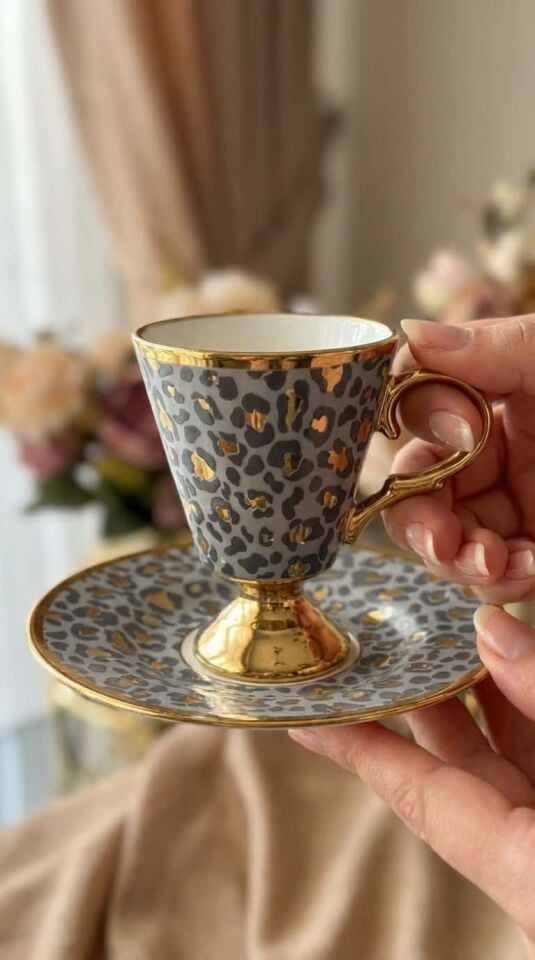 Leopar Desenli Ayaklı Porselen Kahve Fincanı Takımı 6 Kişilik – Altın Yaldızlı Fincan Seti Füme