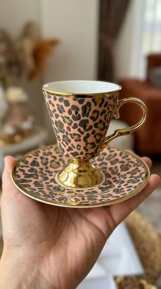 Leopar Desenli Ayaklı Porselen Kahve Fincanı Takımı 6 Kişilik – Altın Yaldızlı Fincan Seti Pembe