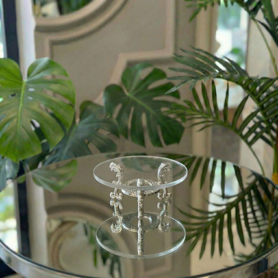 Lüks Metal Ayaklı Çiçekli Kahve Yanı Lokumluk & Çikolatalık – Yüzük Yükseltici, Dekoratif Sunumluk Gümüş