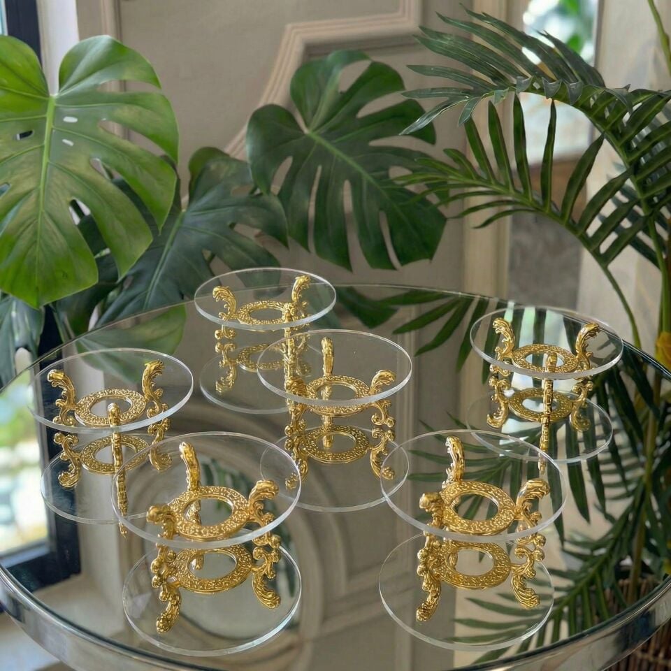 Lüks Metal Ayaklı Çiçekli Kahve Yanı Lokumluk & Çikolatalık – Yüzük Yükseltici, Dekoratif Sunumluk Gold