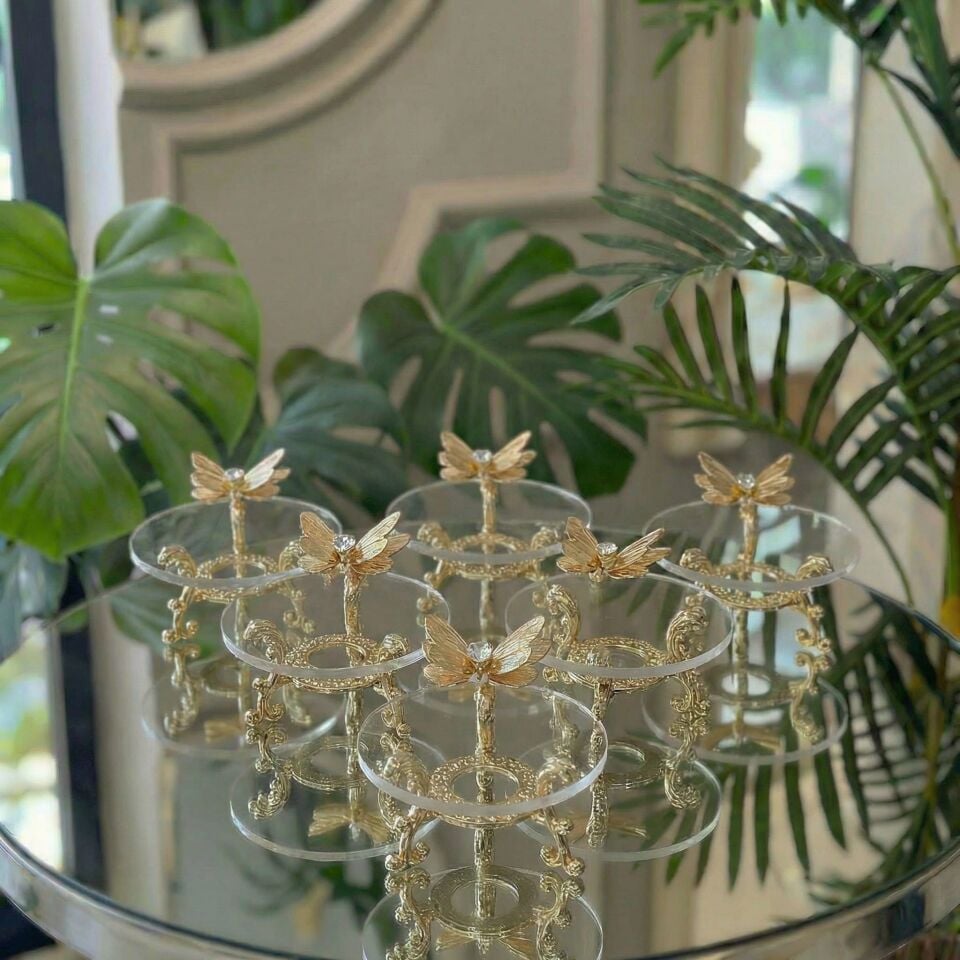 Lüks Metal Ayaklı Çiçekli Kahve Yanı Lokumluk & Çikolatalık – Yüzük Yükseltici, Dekoratif Sunumluk Kelebekli
