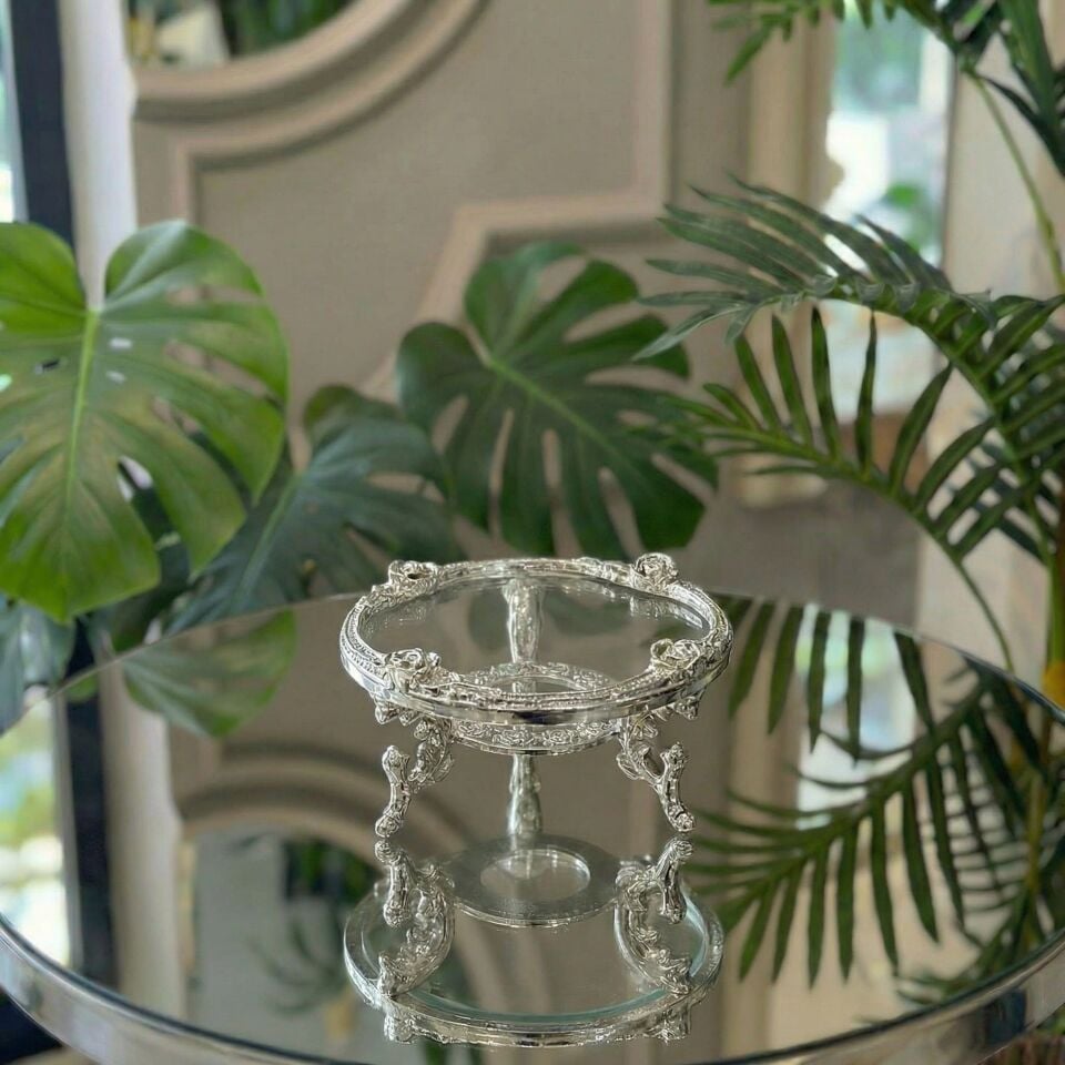 Lüks Metal Ayaklı Çiçekli Kahve Yanı Lokumluk & Çikolatalık – Yüzük Yükseltici, Dekoratif Sunumluk gümüş çerçeve