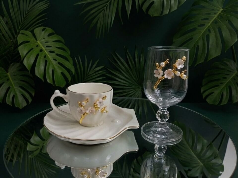 Papatya Figürlü 6 lı Cam Kahve Yanı Kadeh – Gold Detaylı Dekoratif Sunum Kadehi